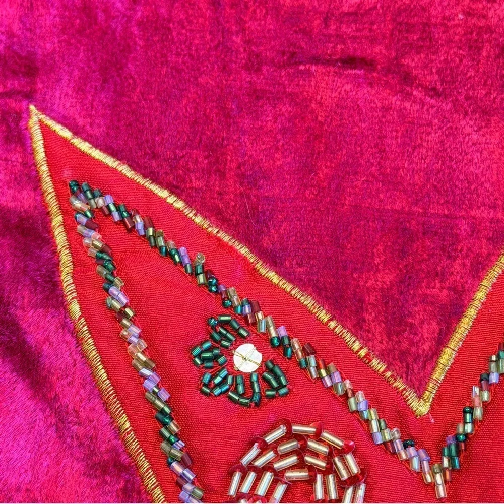 Pier 1 Christmas Holiday Table Runner Viscose Velvet Jeweled Star Red Beaded